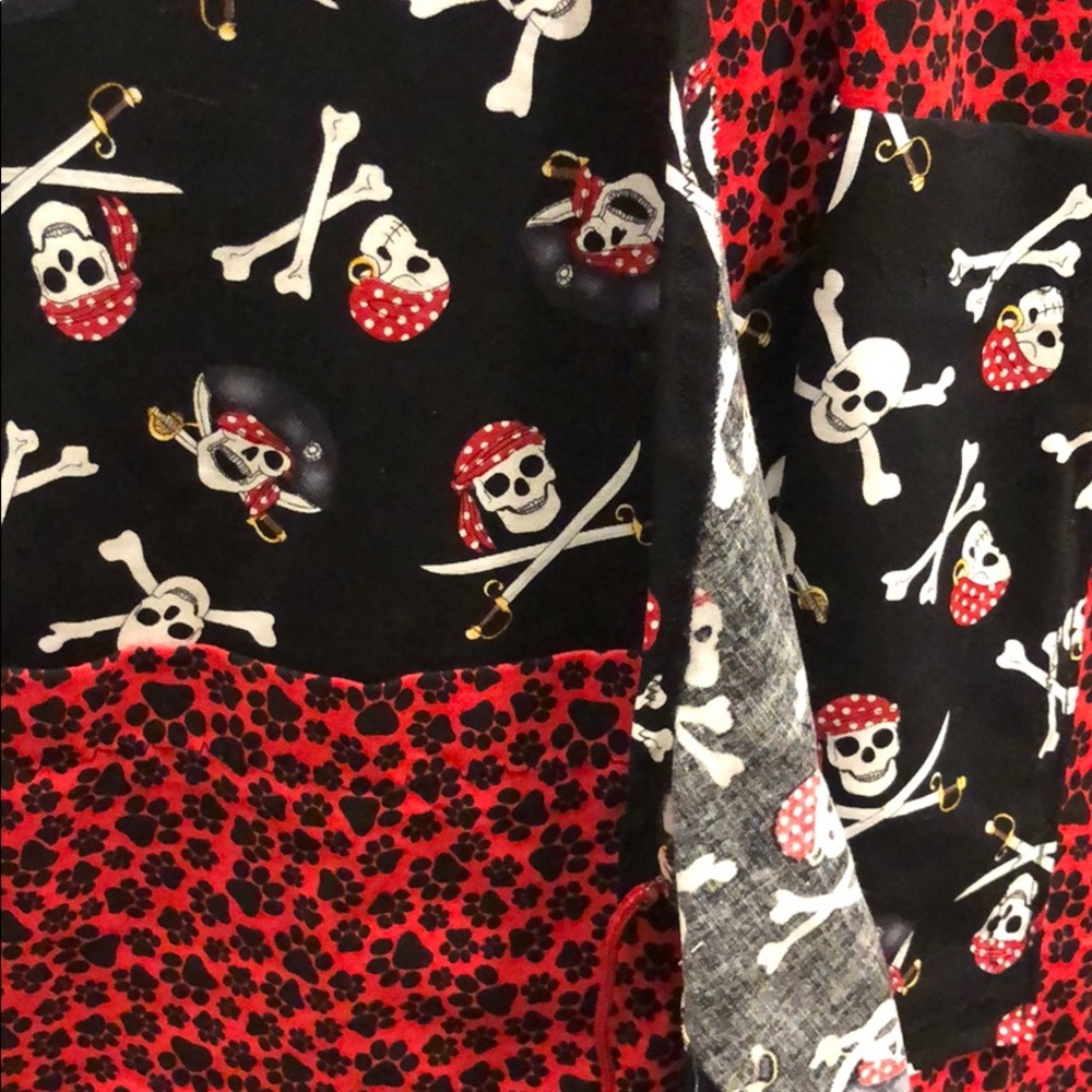 Pirate Paw Print Kitchen Apron - Picture 4 of 4